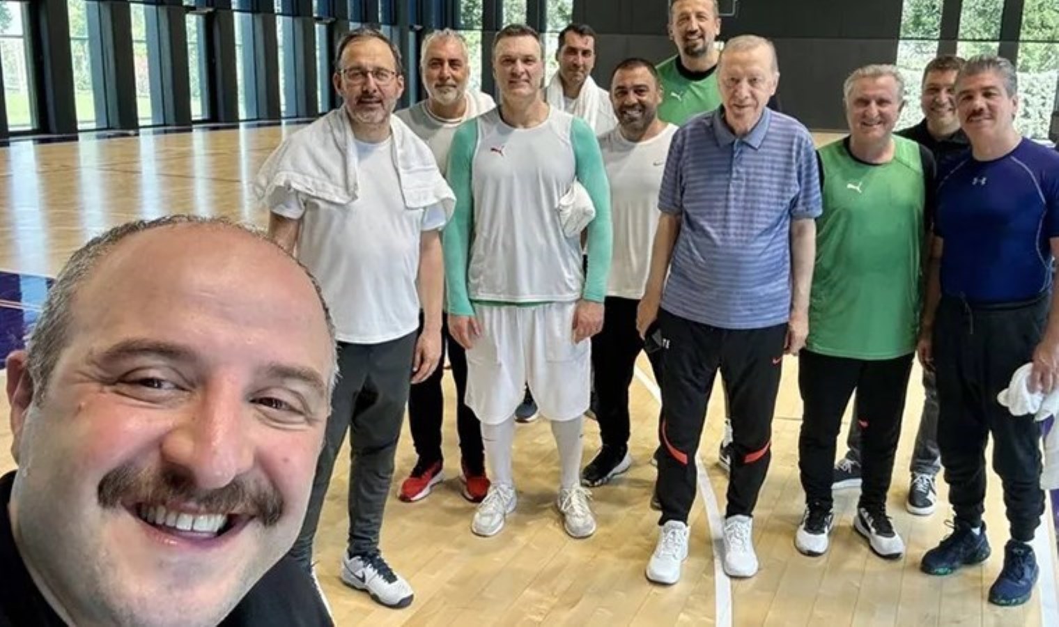 Varank paylaştı: Erdoğan KKTC dönüşü basketbol oynadı